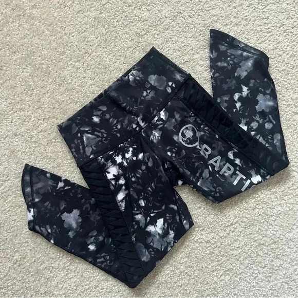 Lululemon Sunrise Salutation Workout Leggings Crop Vented High Rise Black WM 4 - Picture 11 of 16